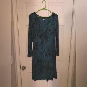 Women's long sleeve dress size medium